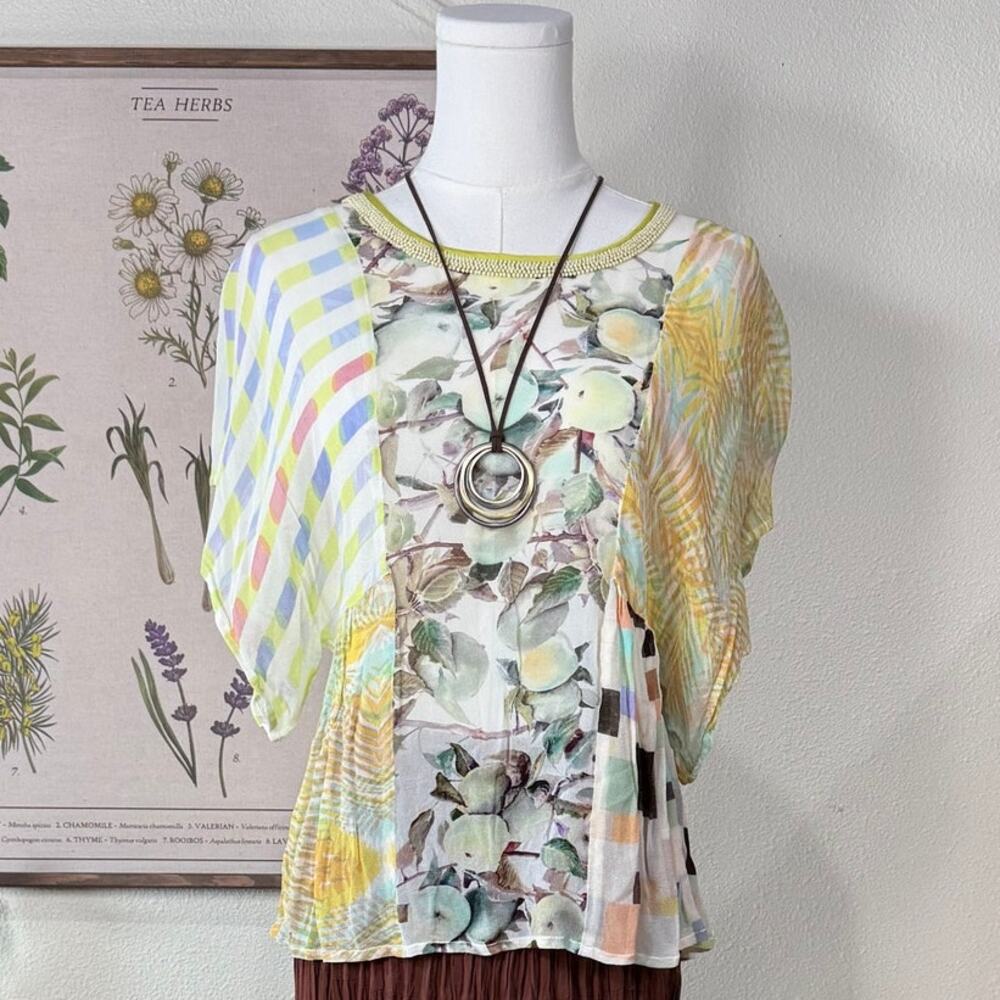 Lightweight Patchwork Apple Multi Print Beaded To… - image 1